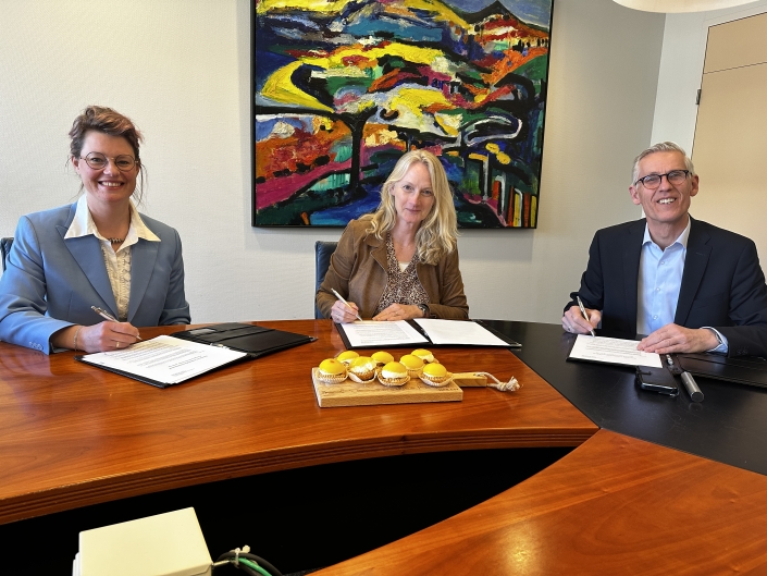 IMG_4916 afbeelding 2 bericht ondertekening int ovk